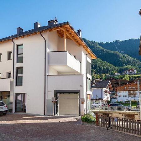 Central Home Apartment Ortisei Exteriör bild